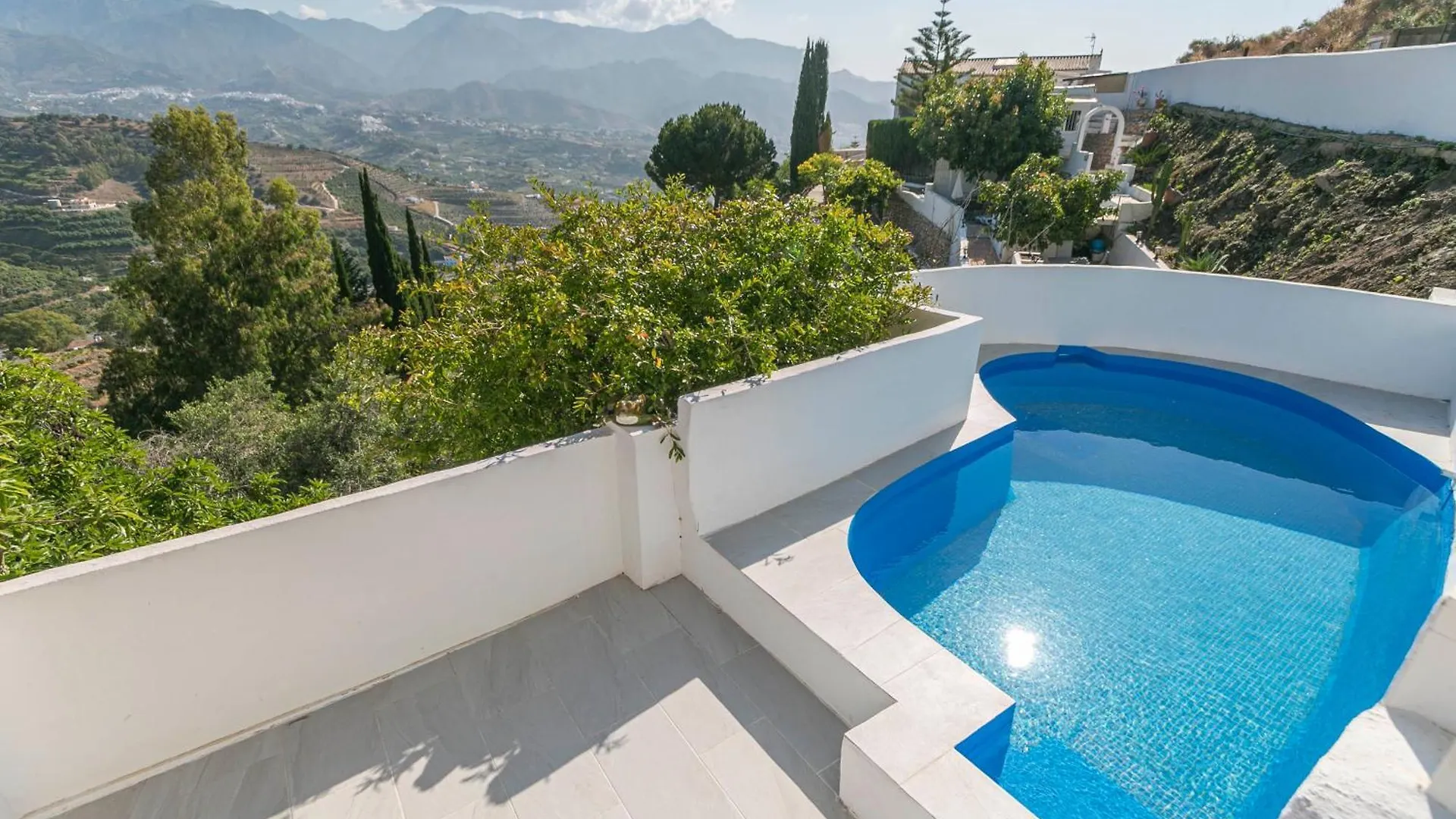 別荘 Villa Granero ネルハ スペイン